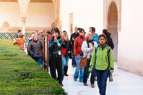 una visita guiada en grupo por la Alhambra